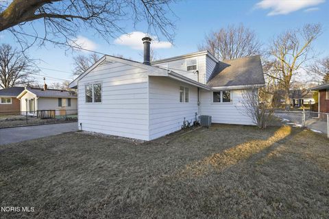 Tiny photo for 507 S Goodyear Street, Oregon, OH 43616 (MLS # 10004507)