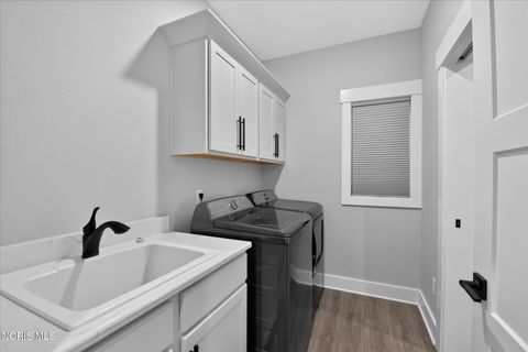 Tiny photo for 9222 Grande Court, Sylvania, OH 43560 (MLS # 10009448)