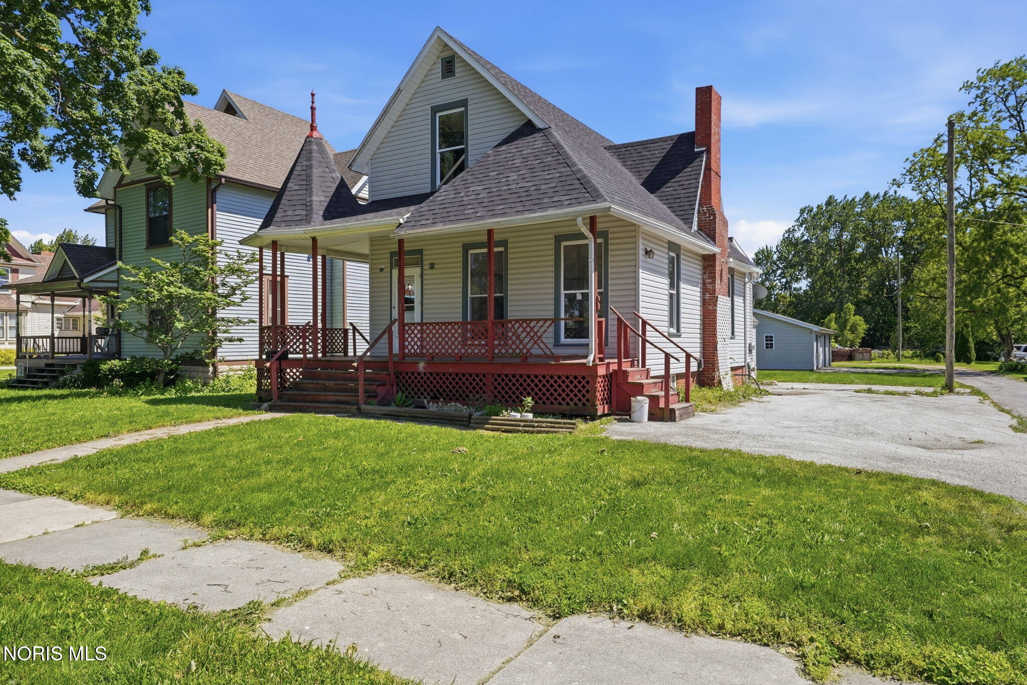 309 W Broadway Street