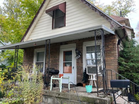 Photo of 1408 Roosevelt Avenue, Toledo, OH 43607 (MLS # 10001693)