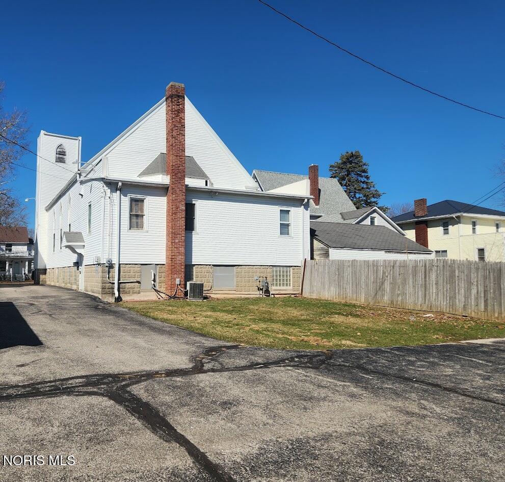 229 W Chestnut Street