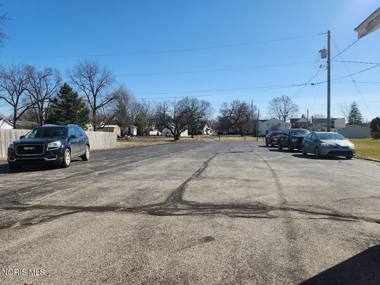 229 W Chestnut Street