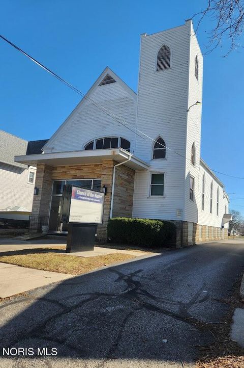 Photo of 229 W Chestnut Street, Wauseon, OH 43567 (MLS # 10005052)