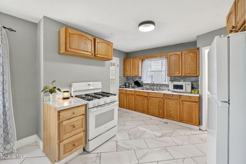 Tiny photo for 1924 Greenwood Avenue, Toledo, OH 43605 (MLS # 10006750)