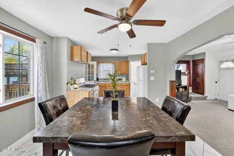 Tiny photo for 1924 Greenwood Avenue, Toledo, OH 43605 (MLS # 10006750)