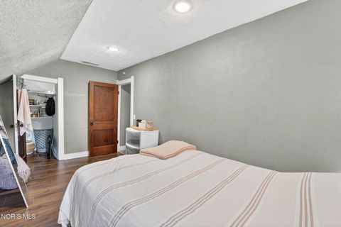 Tiny photo for 1924 Greenwood Avenue, Toledo, OH 43605 (MLS # 10006750)