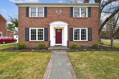 Photo of 3225 Kenwood Boulevard, Toledo, OH 43606 (MLS # 10005259)