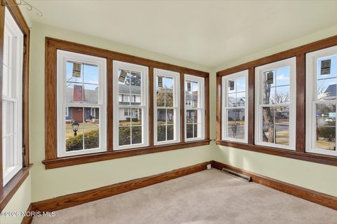 Tiny photo for 2114 Parkdale Avenue, Toledo, OH 43607 (MLS # 10003248)