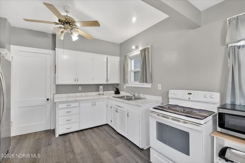 Tiny photo for 2114 Parkdale Avenue, Toledo, OH 43607 (MLS # 10003248)