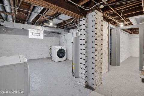 Tiny photo for 2114 Parkdale Avenue, Toledo, OH 43607 (MLS # 10003248)