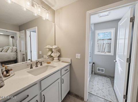 Tiny photo for 5707 Chardonnay Drive, Toledo, OH 43615 (MLS # 10007820)