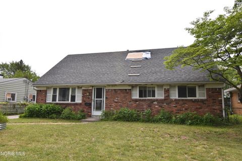 Photo of 5909 Merle Street, Toledo, OH 43623 (MLS # 10008332)