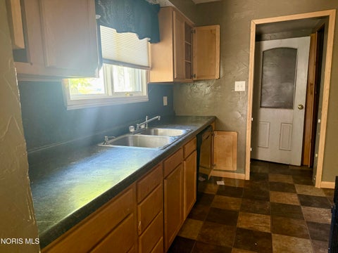 Tiny photo for 1128 Garrison Street, Fremont, OH 43420 (MLS # 10014012)