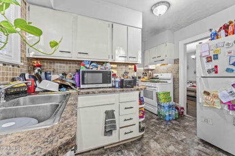 Tiny photo for 4426 Burnham Avenue, Toledo, OH 43612 (MLS # 10012732)