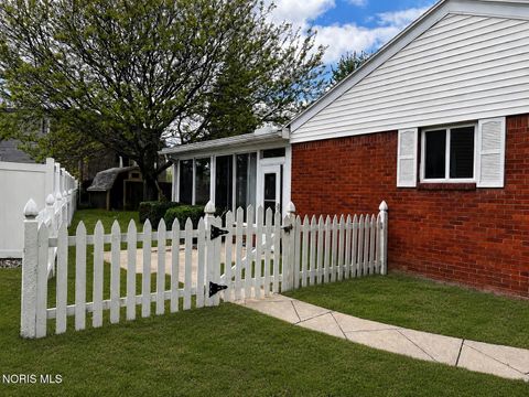 Tiny photo for 106 Rossway Avenue, Rossford, OH 43460 (MLS # 10007782)