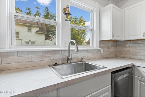 Tiny photo for 2490 Broadway Street, Toledo, OH 43609 (MLS # 10014872)