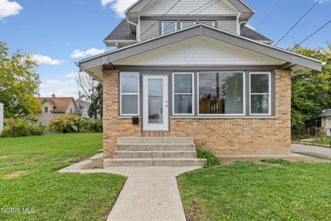 Photo of 2490 Broadway Street, Toledo, OH 43609 (MLS # 10014872)