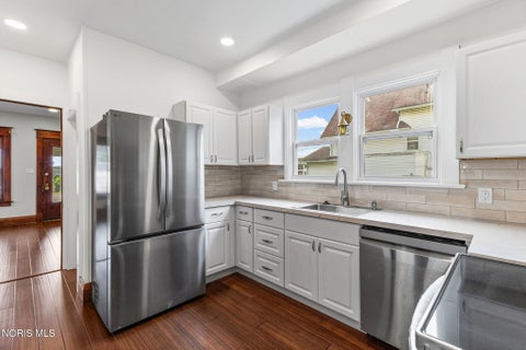 Tiny photo for 2490 Broadway Street, Toledo, OH 43609 (MLS # 10014872)