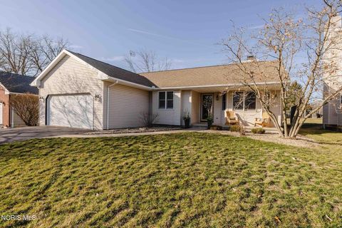 Photo of 828 N Hill Trail, Findlay, OH 45840 (MLS # 10004751)