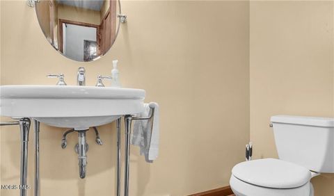 Tiny photo for 1144 Bernath Parkway, Toledo, OH 43615 (MLS # 10005005)