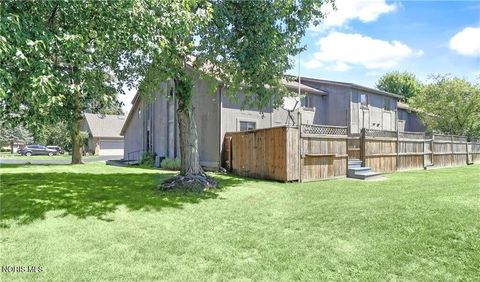 Tiny photo for 1144 Bernath Parkway, Toledo, OH 43615 (MLS # 10005005)