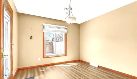 Tiny photo for 1144 Bernath Parkway, Toledo, OH 43615 (MLS # 10005005)