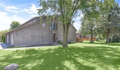 Photo of 1144 Bernath Parkway, Toledo, OH 43615 (MLS # 10005005)