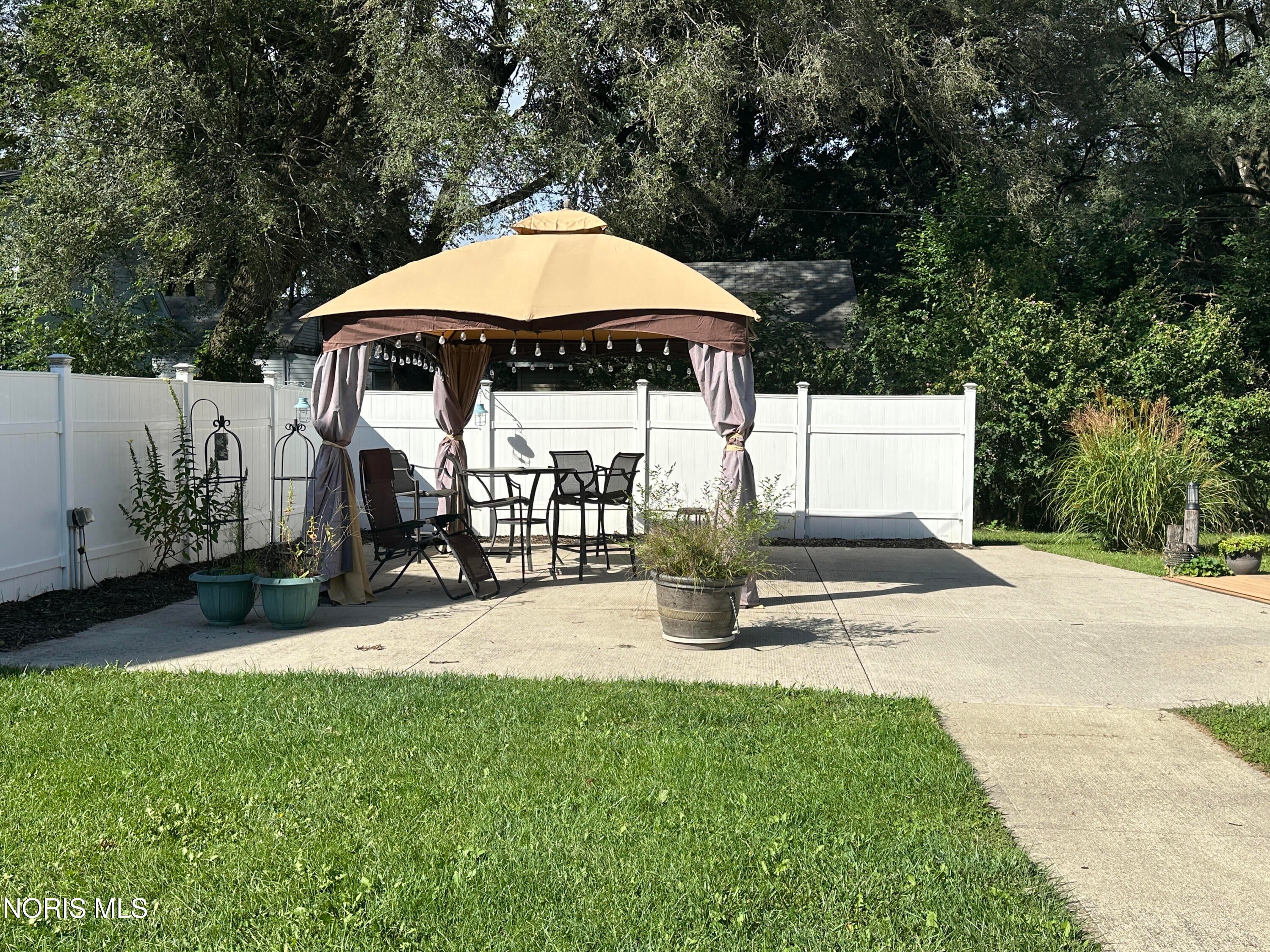 5728 Mantey Lane