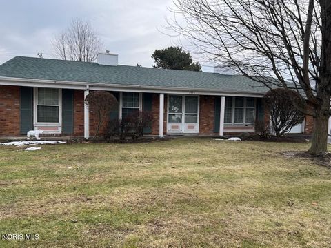 Photo of 2079 Cherrylawn Drive, Toledo, OH 43614 (MLS # 10003954)