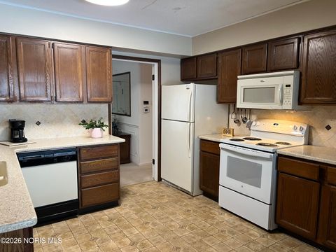 Tiny photo for 2079 Cherrylawn Drive, Toledo, OH 43614 (MLS # 10003954)