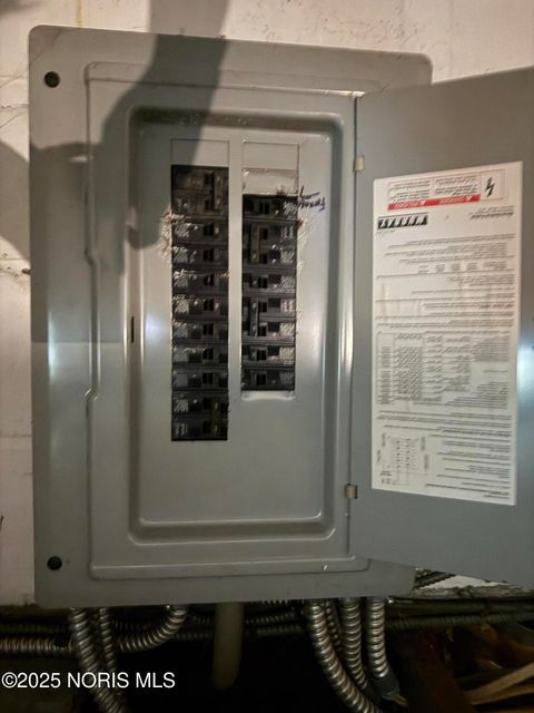 Tiny photo for 806 Clifton Boulevard, Toledo, OH 43607 (MLS # 10002560)