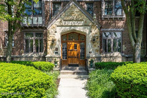 Photo of 2200 Scottwood Avenue #306, Toledo, OH 43620 (MLS # 10001773)