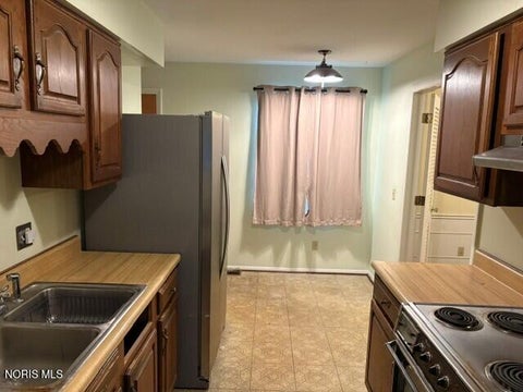 Tiny photo for 5836 Vistamar Road, Toledo, OH 43611 (MLS # 10012921)