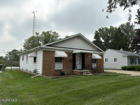 Tiny photo for 5836 Vistamar Road, Toledo, OH 43611 (MLS # 10012921)