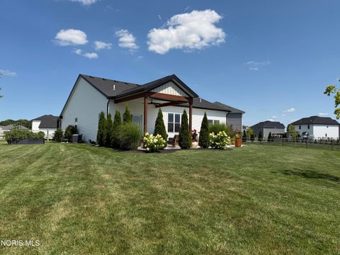 Tiny photo for 1403 Roberts Circle, Waterville, OH 43566 (MLS # 10011032)