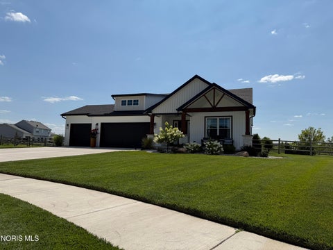 Homes For Sale - 1403 Roberts Circle<br/> Waterville, OH 43566