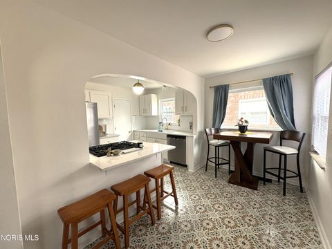 Tiny photo for 2928 Northwood Avenue, Toledo, OH 43606 (MLS # 10006018)