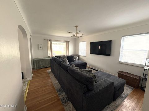 Tiny photo for 2928 Northwood Avenue, Toledo, OH 43606 (MLS # 10006018)