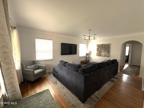 Tiny photo for 2928 Northwood Avenue, Toledo, OH 43606 (MLS # 10006018)