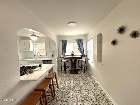 Tiny photo for 2928 Northwood Avenue, Toledo, OH 43606 (MLS # 10006018)