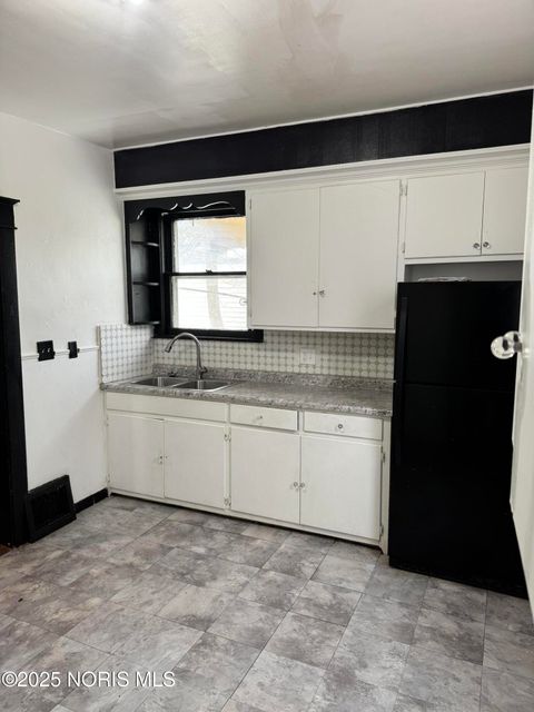 Tiny photo for 451 E Pearl Street, Toledo, OH 43608 (MLS # 10002338)