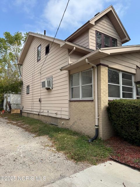 Tiny photo for 451 E Pearl Street, Toledo, OH 43608 (MLS # 10002338)