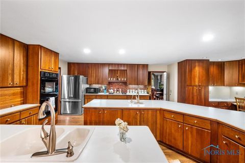 Tiny photo for 2015 King Road, Toledo, OH 43617 (MLS # 10007196)