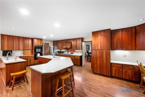 Tiny photo for 2015 King Road, Toledo, OH 43617 (MLS # 10007196)