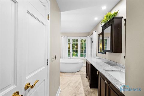 Tiny photo for 2015 King Road, Toledo, OH 43617 (MLS # 10007196)