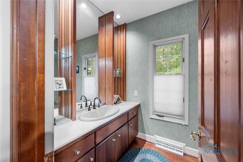 Tiny photo for 2015 King Road, Toledo, OH 43617 (MLS # 10007196)