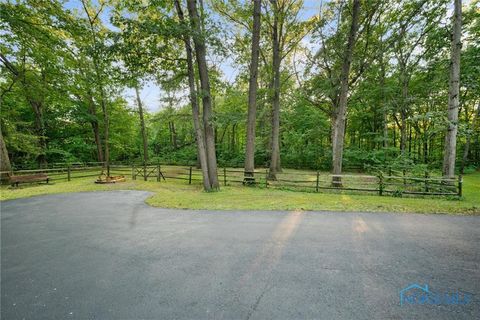 Tiny photo for 2015 King Road, Toledo, OH 43617 (MLS # 10007196)