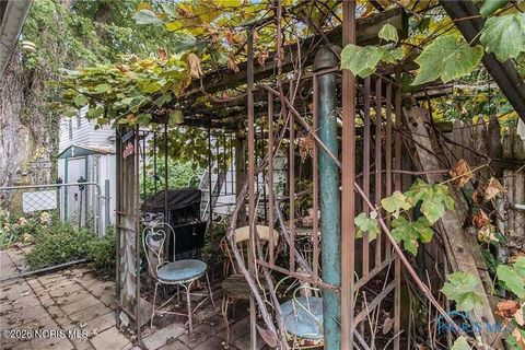 Tiny photo for 2012 Berdan Avenue, Toledo, OH 43613 (MLS # 10003973)