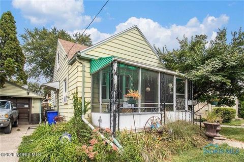Tiny photo for 2012 Berdan Avenue, Toledo, OH 43613 (MLS # 10003973)