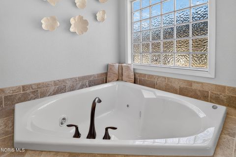 Tiny photo for 7811 Oak Leaf Court, Maumee, OH 43537 (MLS # 10004922)